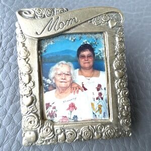 Picture Frame Brooch Silver Tone MOM Floral‎ Heart Pin Miniature Photo Stand